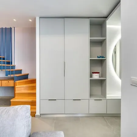 Manos Loft