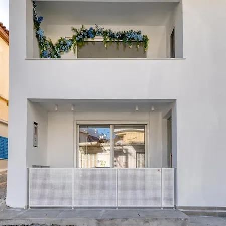 Manos Loft *